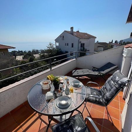 Apartment Lady Daniela Mit Meerblick In Lovran Luaran gambar