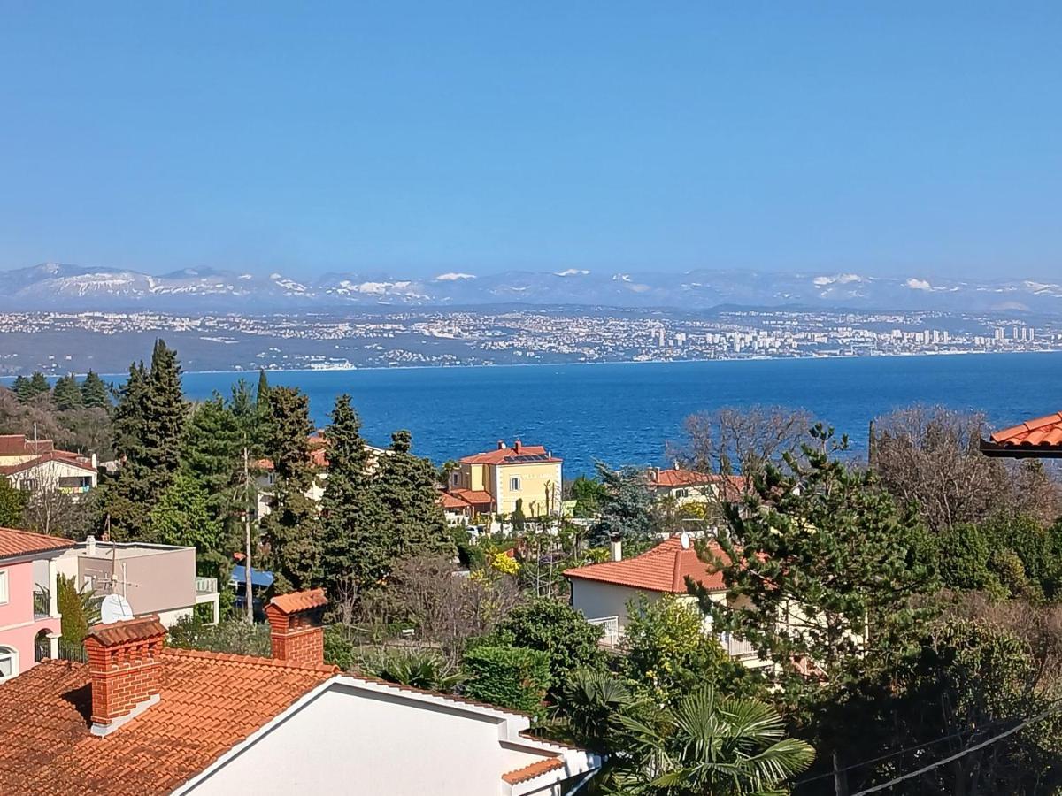 Apartment Lady Daniela Mit Meerblick In Lovran Luaran gambar