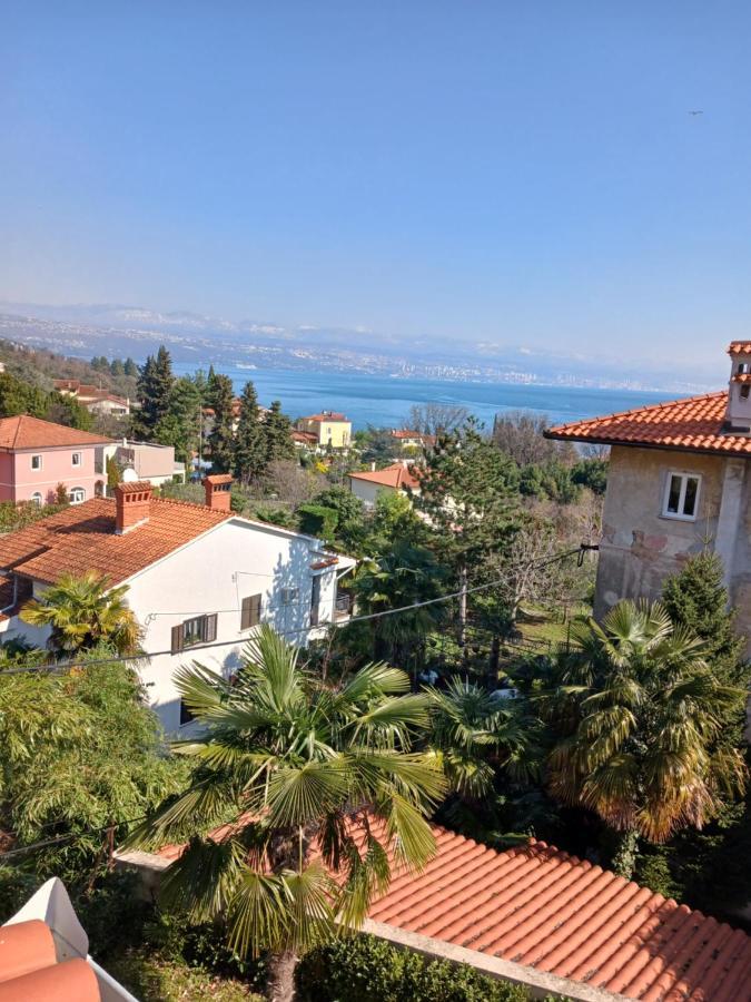 Apartment Lady Daniela Mit Meerblick In Lovran Luaran gambar