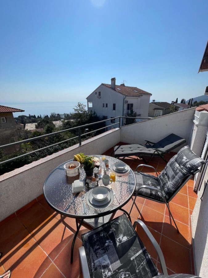 Apartment Lady Daniela Mit Meerblick In Lovran Luaran gambar