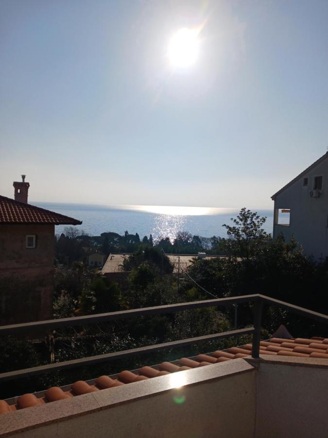 Apartment Lady Daniela Mit Meerblick In Lovran Luaran gambar