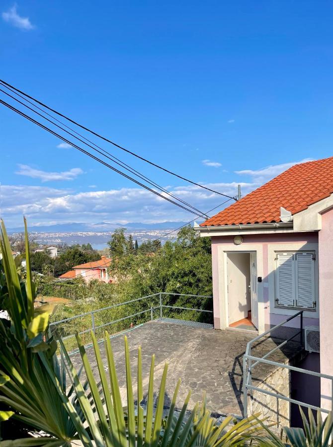 Apartment Lady Daniela Mit Meerblick In Lovran Luaran gambar