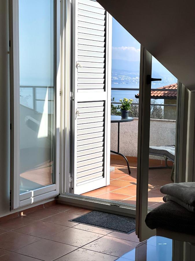 Apartment Lady Daniela Mit Meerblick In Lovran Luaran gambar