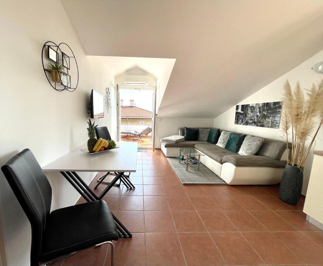 Apartment Lady Daniela Mit Meerblick In Lovran Luaran gambar