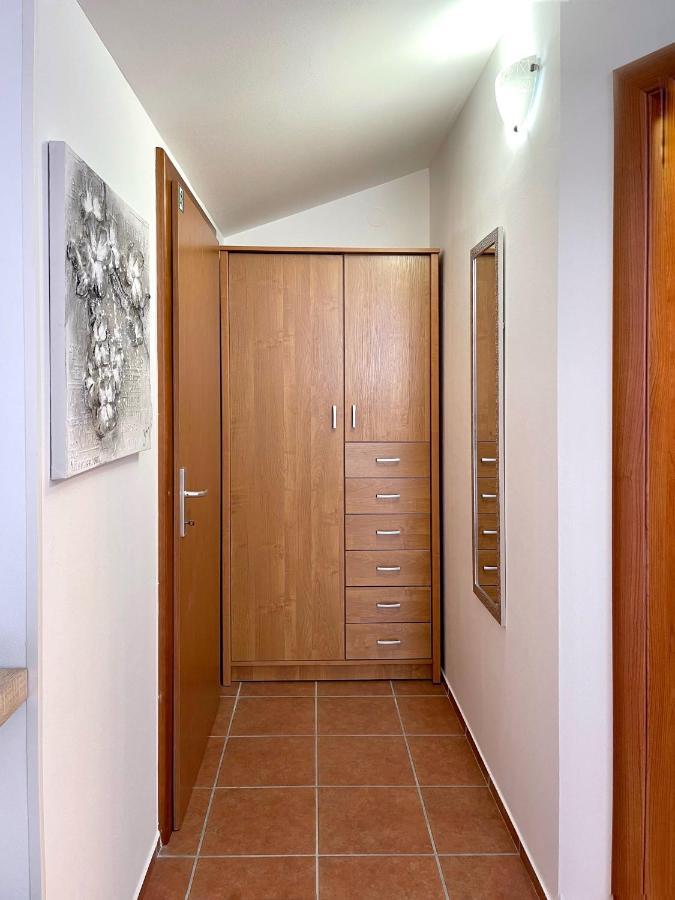 Apartment Lady Daniela Mit Meerblick In Lovran Luaran gambar