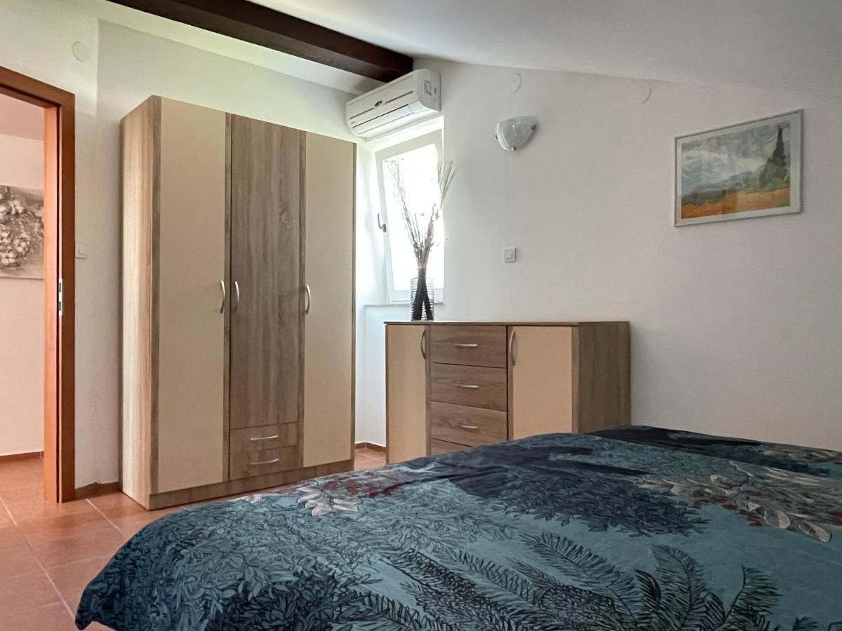 Apartment Lady Daniela Mit Meerblick In Lovran Luaran gambar